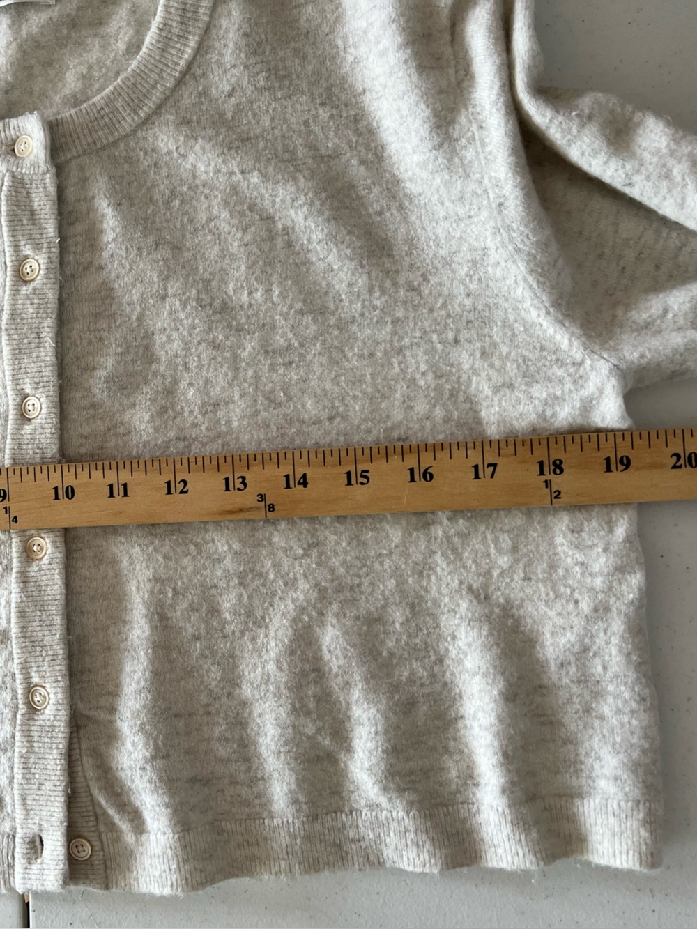 Aritzia Wilfred Wool Cashmere Long Sleeve Button Crop Cardigan Oatmeal - Picture 9 of 12